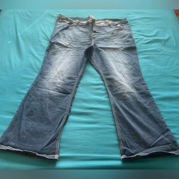 Torrid Size 28 Luxe Slim Boot Jean Mid Wash - Picture 5 of 12